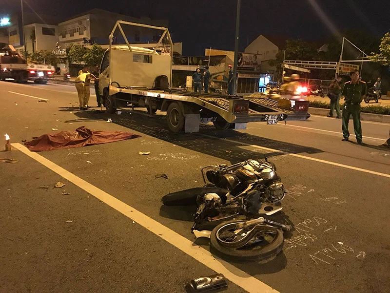 Va chạm xe tải trên đại lộ Phạm Văn đồng đôi nam nữ tử vong. 
