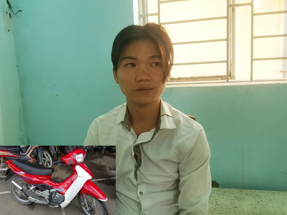 Nam thanh niên cắt cổ nạn nhân để cướp xe máy sau đó đã đến công an đầu thú.