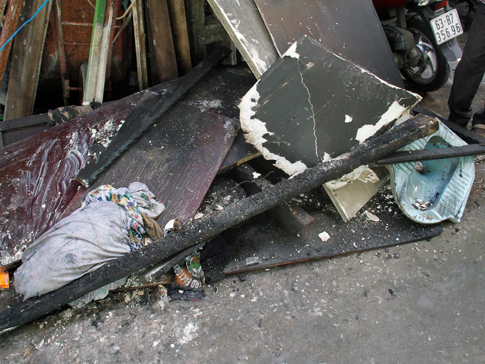 Thương tâm: 3 mẹ con tử vong trên gác gỗ căn nhà cháy ảnh 8