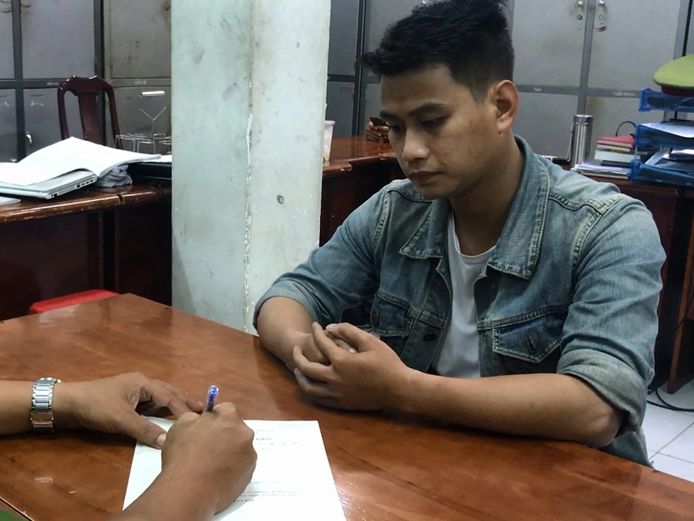 Tân cử nhân rủ hai đồng hương đi cướp xe Grab ảnh 1