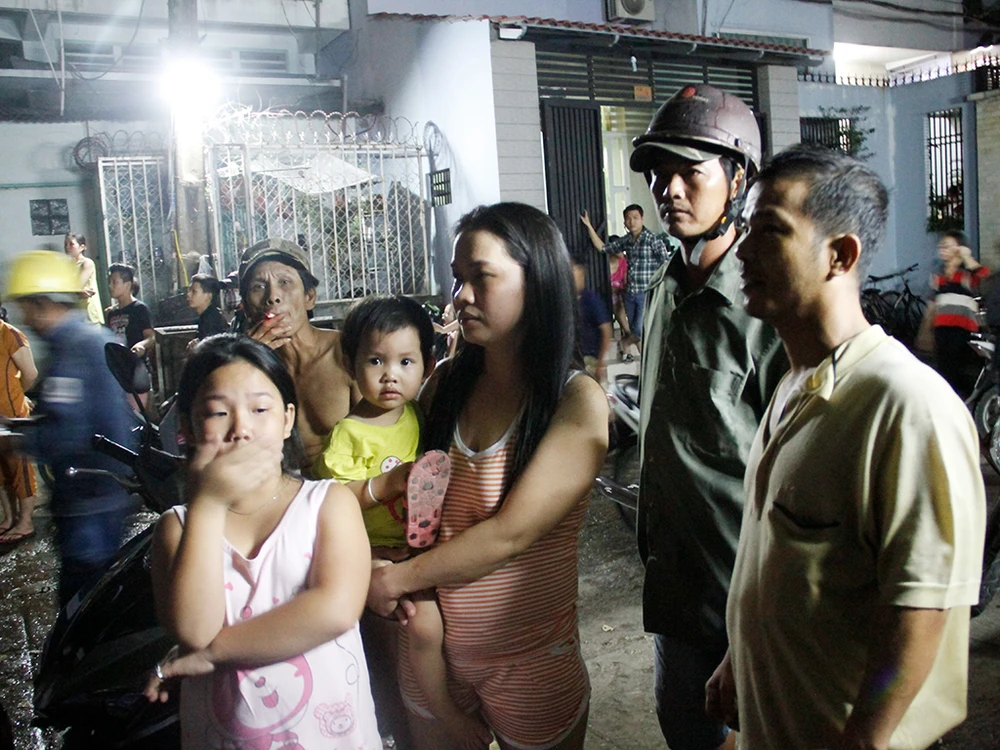 Cháy 6 căn nhà ở quận 8: Khả năng do chập điện ảnh 2