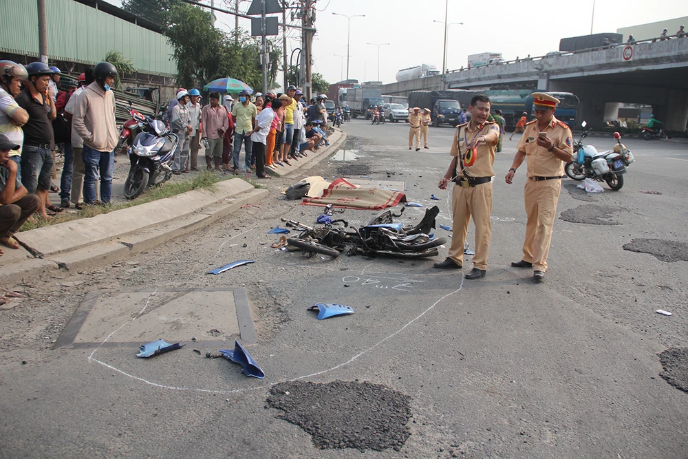 Tông chết cô gái ở An Sương, xe container bỏ chạy ảnh 1