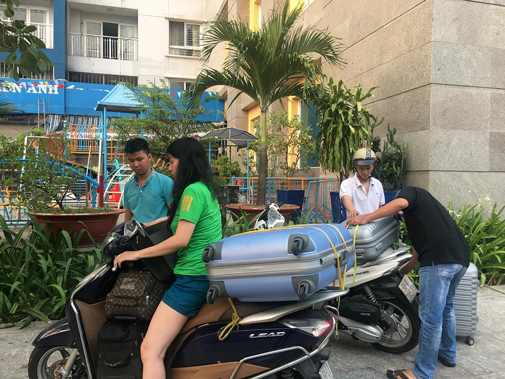 Cư dân Carina dọn đồ đạc đến nơi khác ở tạm đêm nay ảnh 4