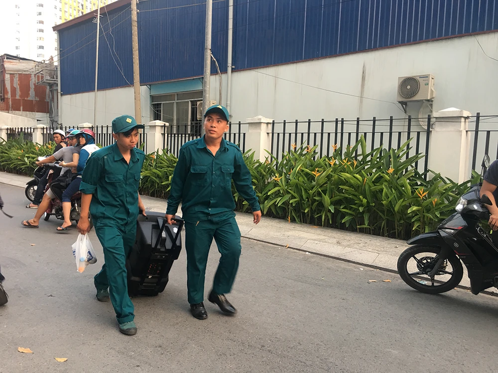 Cư dân Carina dọn đồ đạc đến nơi khác ở tạm đêm nay ảnh 2