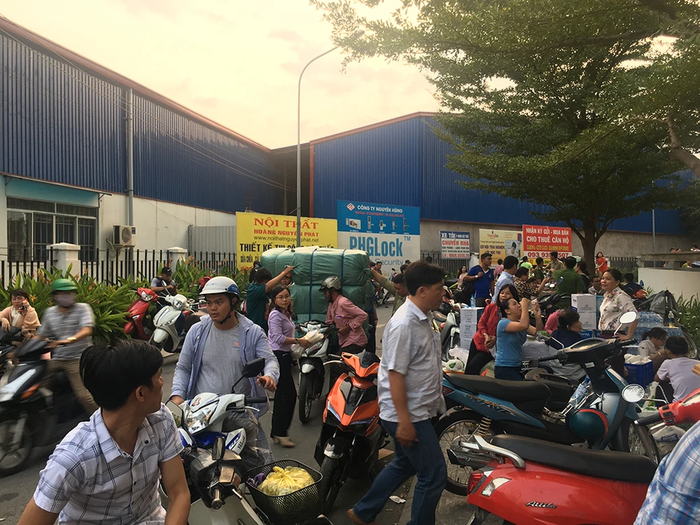 Cư dân Carina dọn đồ đạc đến nơi khác ở tạm đêm nay ảnh 1