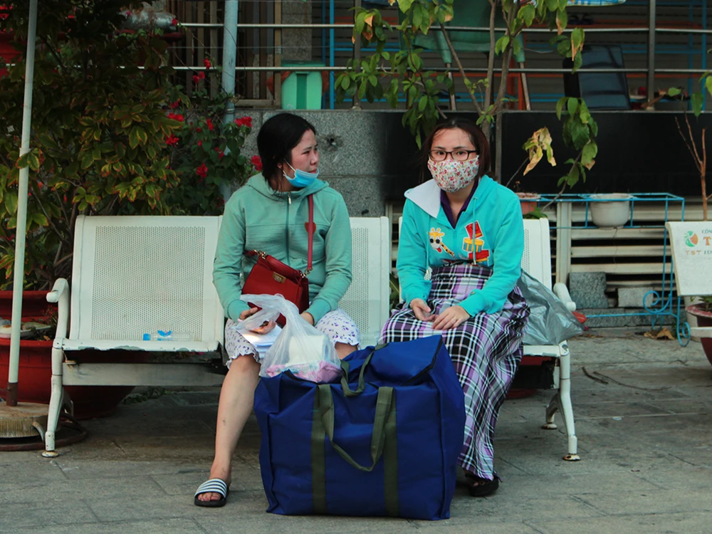 Cư dân Carina dọn đồ đạc đến nơi khác ở tạm đêm nay ảnh 6