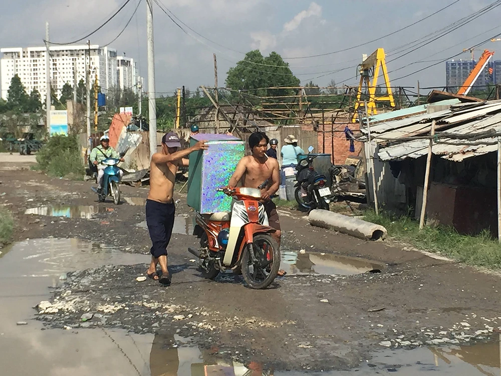 Cảnh sát thông tin vụ cháy khu lán trại ở quận 9 ảnh 2 Cảnh sát thông tin vụ cháy khu lán trại ở quận 9 ảnh 2