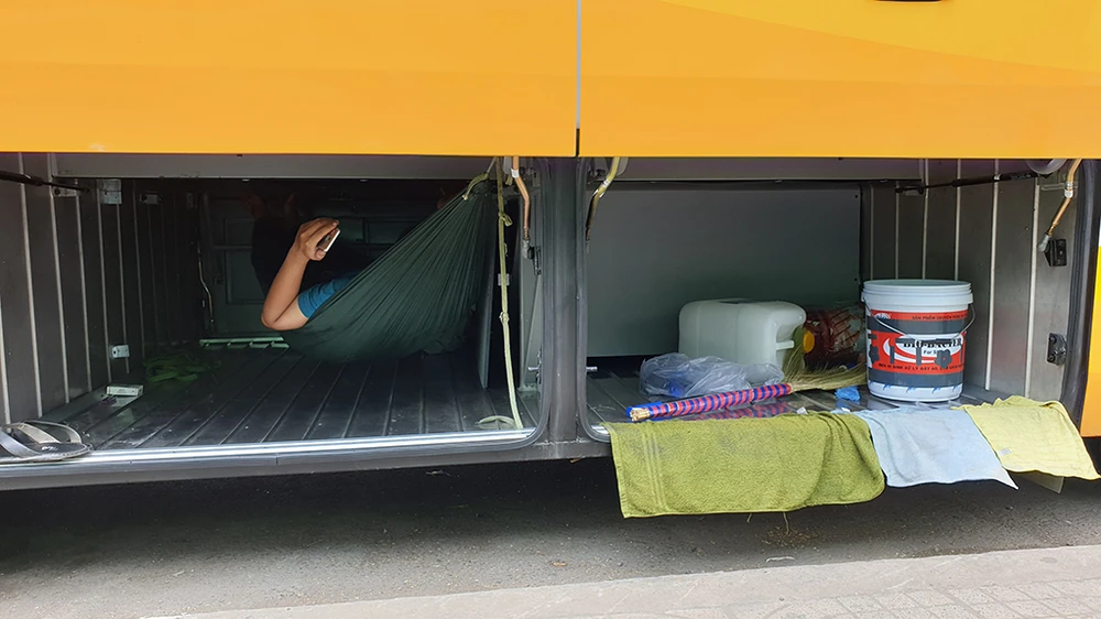 xe-dua-ruoc/xe-khach-dua-ruoc-cong-nhan-gap-kho-khan-mua-dich-covid-19_ubhe