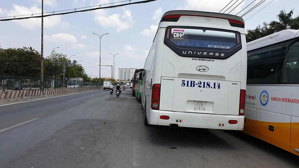 xe-dua-ruoc/xe-khach-dua-ruoc-cong-nhan-pouyuen_jfoh