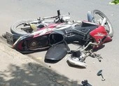 Người đàn ông chết bất thường bên xe máy bể nát