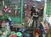 Côn đồ cầm hung khí truy sát người đàn ông ở Bình Tân