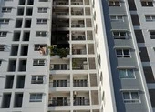 Cháy chung cư ở quận Tân Phú, 2 phụ nữ rơi lầu 10 tử vong