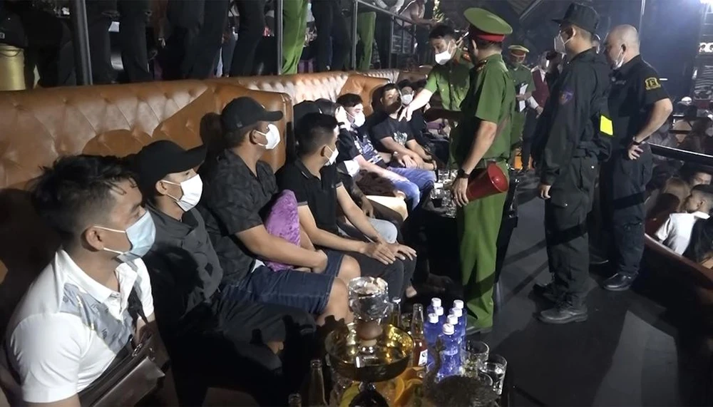 Nhiều người bị phát hiện dương tính với ma túy. Ảnh: CA Nhiều người bị phát hiện dương tính với ma túy. Ảnh: CA