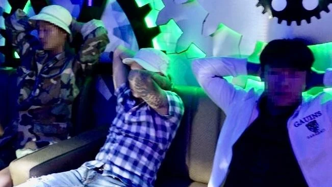 Nhiều thanh niên bị phát hiện sử dụng may túy tại quán DJ 365. Ảnh: CA