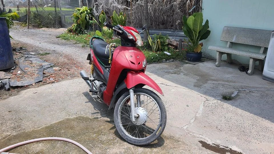 Chiếc xe máy mà bà N sử dụng may mắn không bị lấy mất. Ảnh: HT