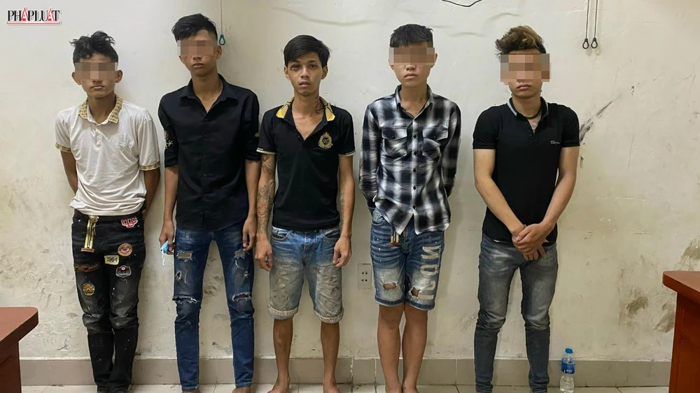 Nhóm cướp tài sản tại cơ quan điều tra. Ảnh: CA