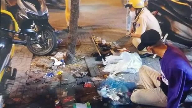 Lực lượng chức năng phát hiện người này có mang theo súng, đạn. Ảnh: HT