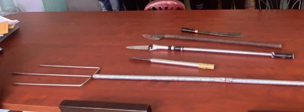 Hung khí bị công an thu giữ. Ảnh: CA