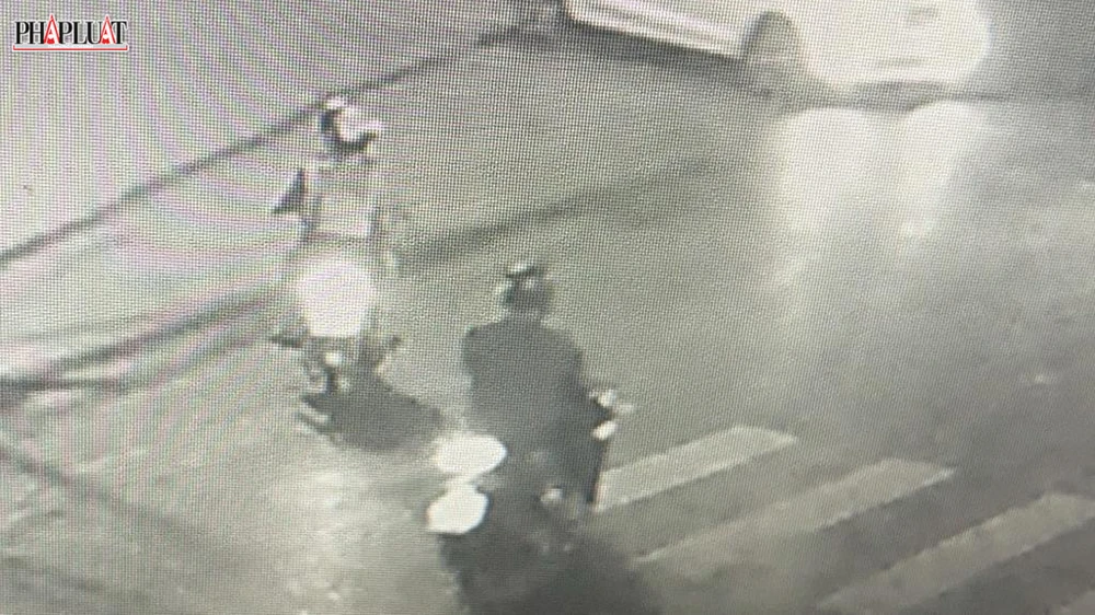 Nhóm nghi phạm được camera an ninh ghi lại. Ảnh: GĐCC