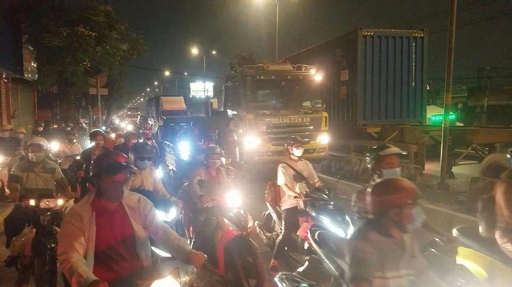 Ảnh hưởng từ va chạm khiến giao thông qua khu vực bị kẹt kéo dài. Ảnh: HT