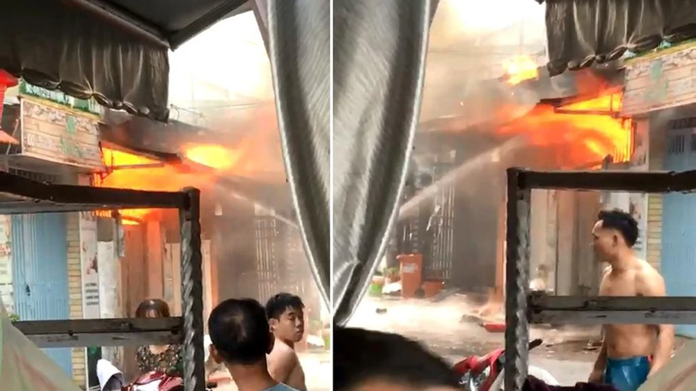 Đám cháy bùng lên từ căn nhà đồng thời là nơi gia công, sản xuất ghế sofa trong hẻm đường Lê Văn Quới. Ảnh: HT