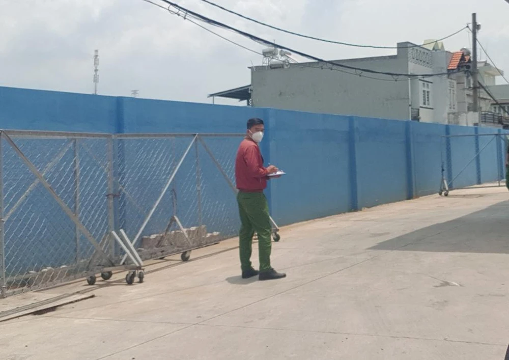 Công an có mặt khám nghiệm hiện trường, lấy lời khai điều tra vụ việc. Ảnh: HT