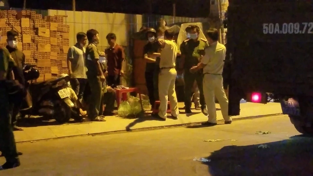 Công an sau đó có mặt khám nghiệm, điều tra, làm rõ. Ảnh: HT