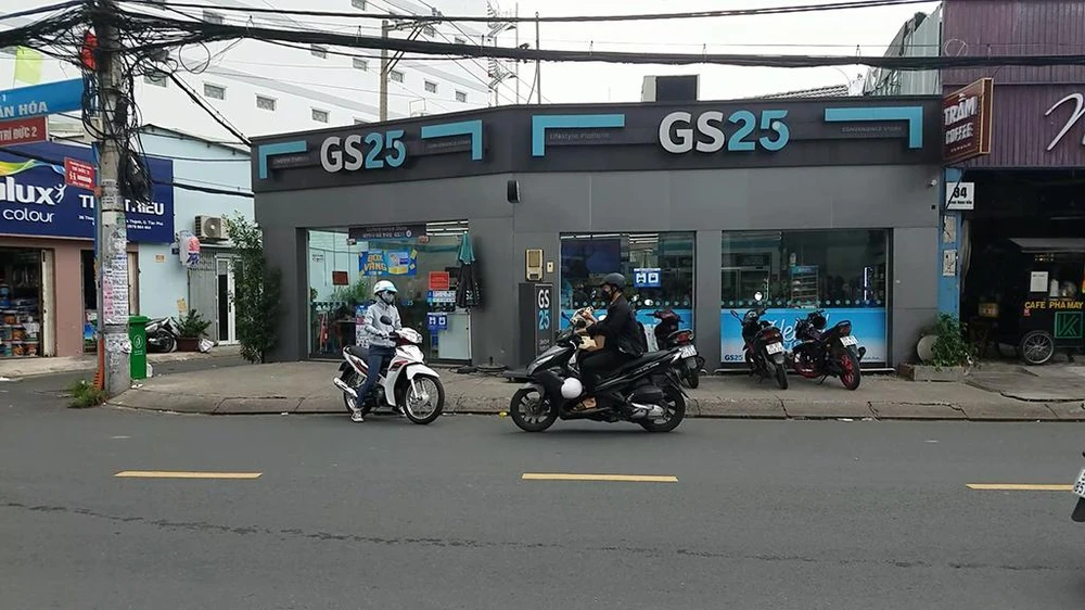 Khu vực xảy ra vụ việc là cửa hàng tiện lợi trên đường Thoại Ngọc Hầu. Ảnh: HT