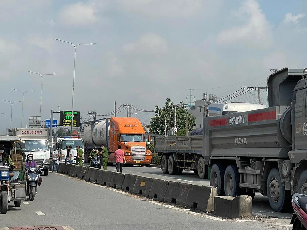 Công an quận 12 sau đó có mặt khám nghiệm hiện trường, xử lý vụ việc. Ảnh: HT