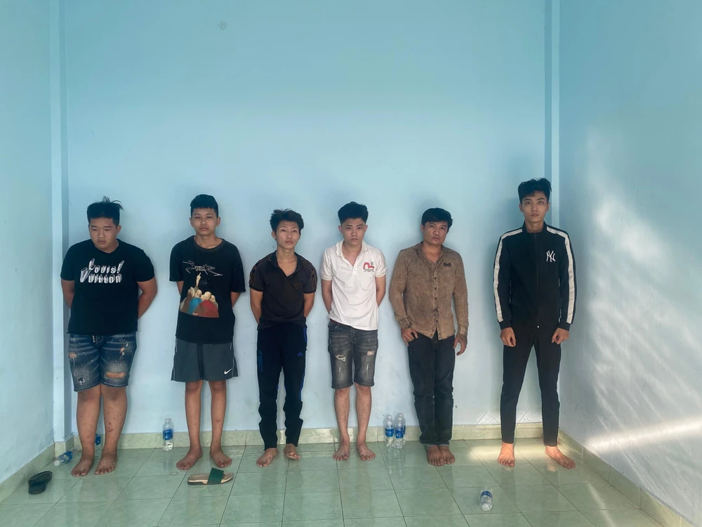 Trước đó, hai nhóm hỗn chiến xuất phát từ mâu thuẫn do tiếng nẹt pô. Ảnh: CA