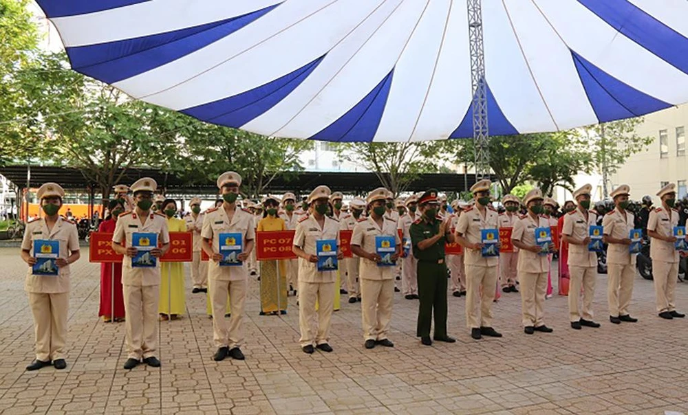 Có 100 cán bộ, chiến sĩ công an chính quy được điều động về công an các xã. Ảnh: CA