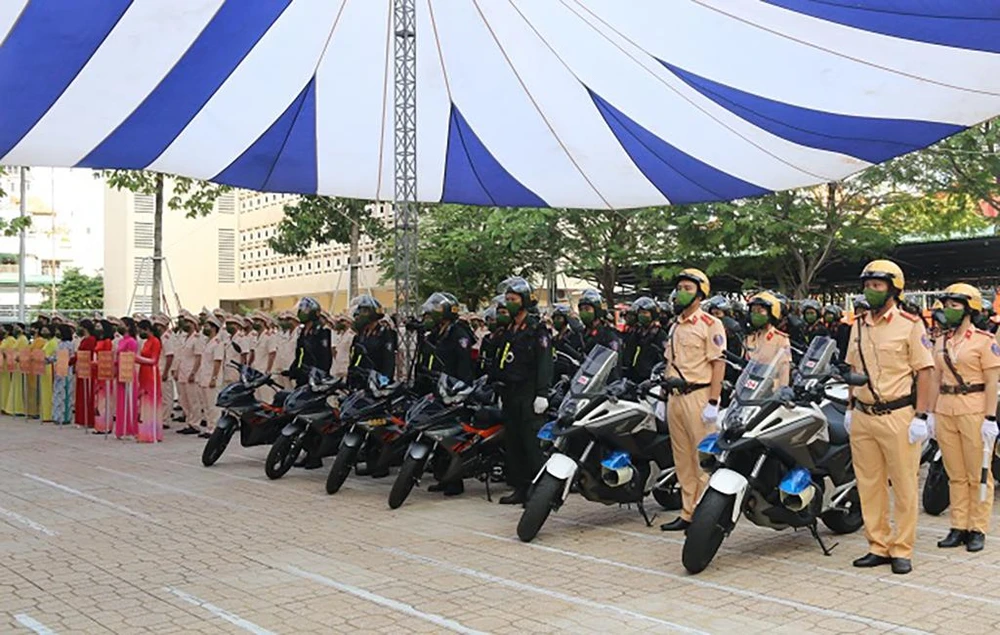 Lãnh đạo Công an TP.HCM yêu cầu Ban Chỉ huy Công an huyện bố trí, phân công công tác phù hợp cho cán bộ chiến sỹ mới... Ảnh: CA