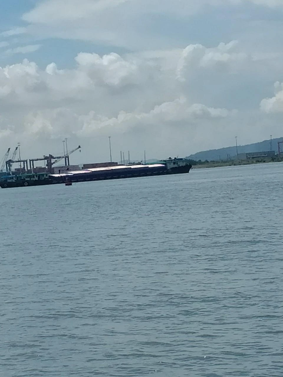 Khu vực thiếu nữ nghi mất tích trên sông. Ảnh: PC07