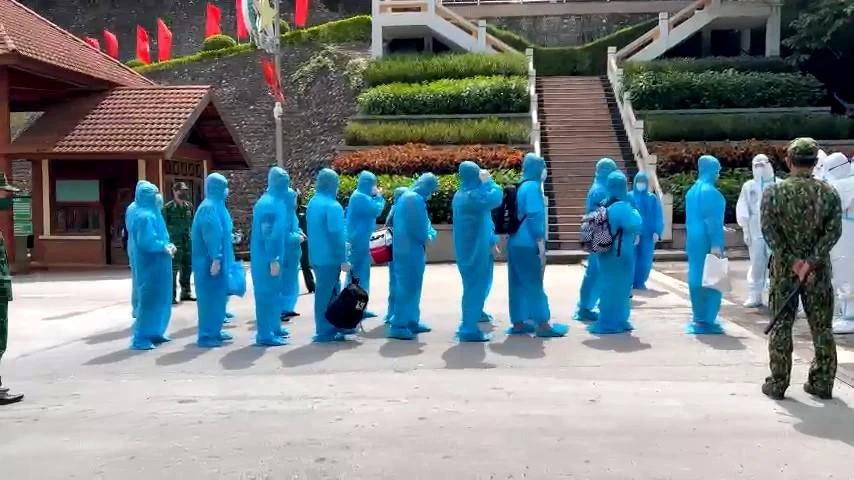 Việc trục xuất, trao trả được thực hiện ở cửa khẩu Hữu Nghị, tỉnh Lạng Sơn. Ảnh: CA