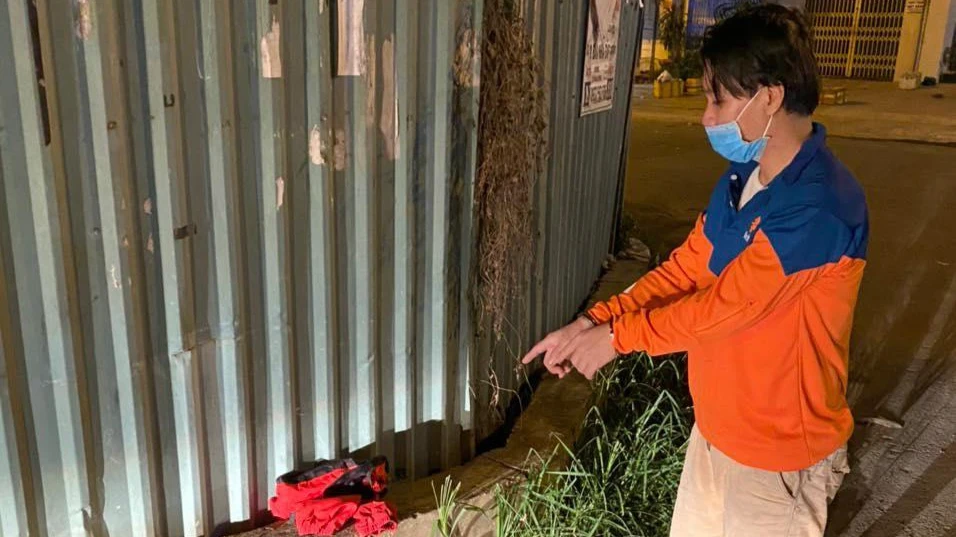 Danh sau đó vứt bỏ trang phục để tránh bị phát hiện. Ảnh: CA