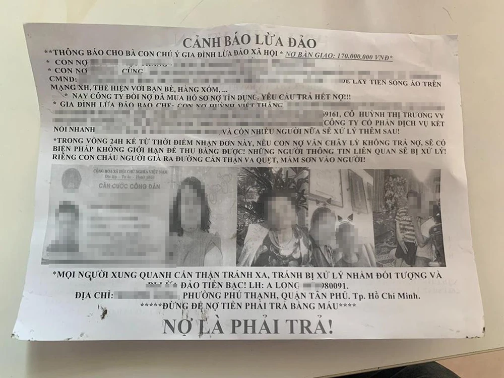 Giấy đòi nợ kiểu khủng bố bị công an phát hiện. Ảnh: CA