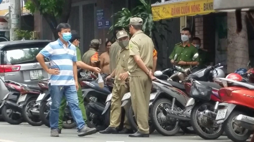 Công an phong tỏa hiện trường, khám nghiệm, điều tra. Ảnh: HT