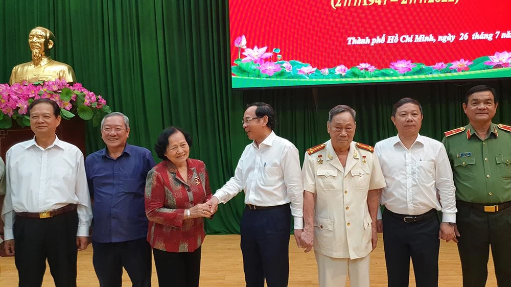 Buổi lễ có sự tham gia của nguyên Thủ tướng Nguyễn Tấn Dũng, Bí thư Thành ủy TP.HCM Nguyễn Văn Nên, Phó Chủ tịch UBND TP Dương Anh Đức. Ảnh: NT