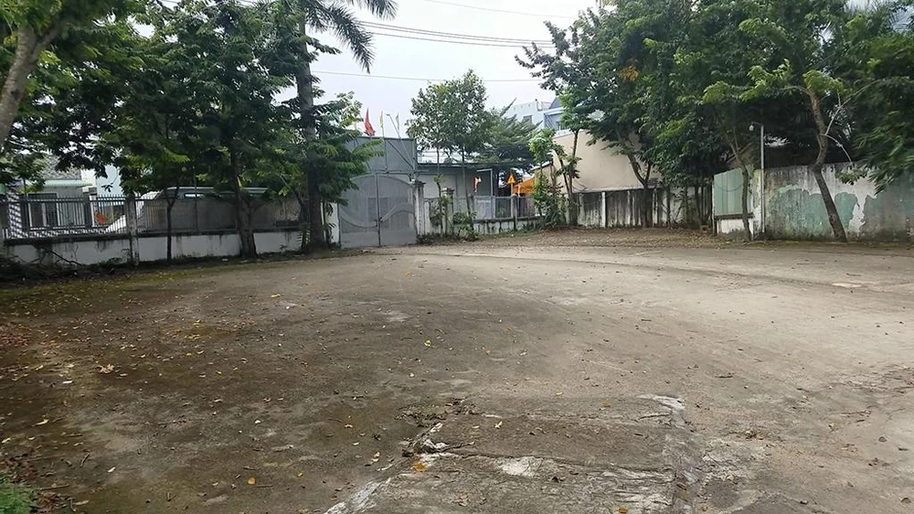 Khu vực sân nhà anh T rất rộng, chỉ có một lối ra vào nhưng trộm chó vẫn không sợ hãi. Ảnh: NT