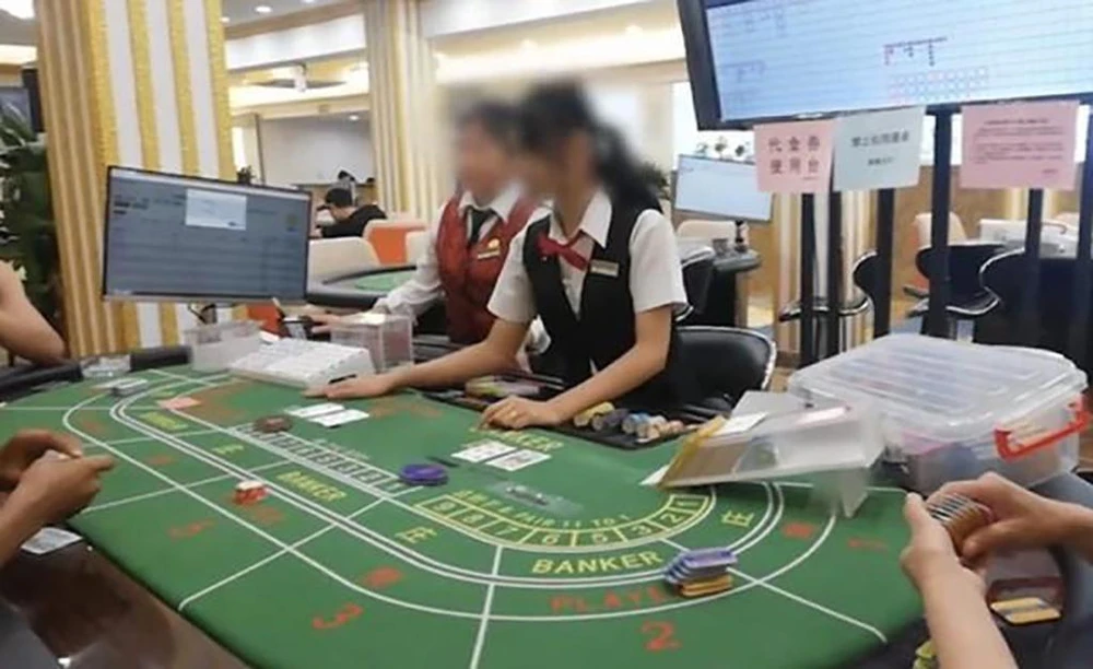 Theo công an, nhiều người bị lừa sang Campuchia rồi bán vào làm việc tại các sòng bài. Ảnh: CATP