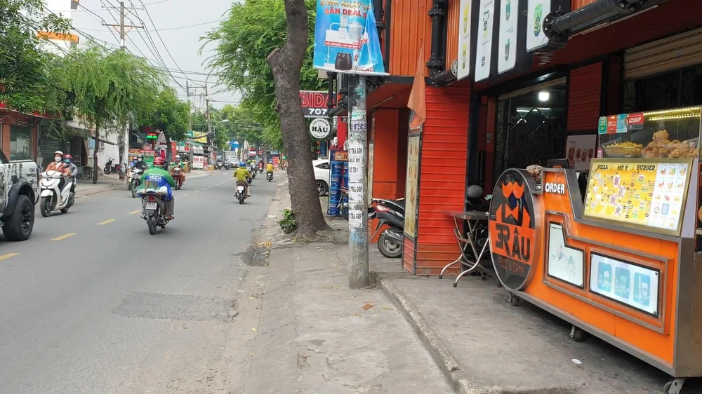 Khu vực xảy ra vụ việc trên đường Nguyễn Văn Quá. Ảnh: NT