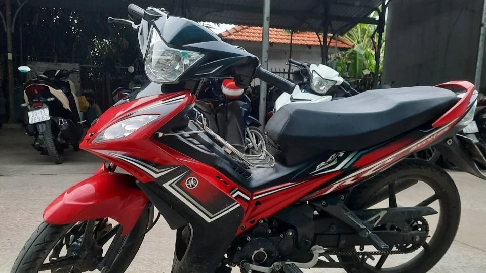 Chiếc xe mà cả hai sử dụng để đi trộm chó. Ảnh: CA