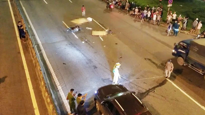 Lực lượng CSGT sau đó có mặt phối hợp với Công an quận Bình Tân điều tra, làm rõ. Ảnh: HT