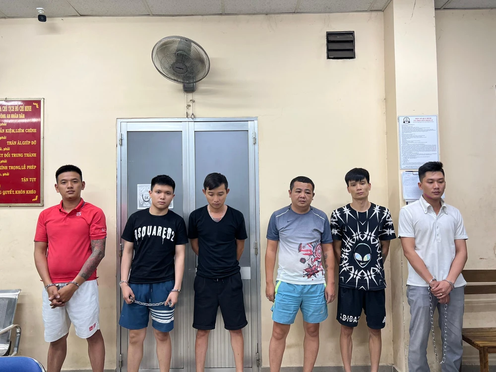 Nhóm cho vay lãi nặng bị Đội 3, Phòng PC02 bắt. Ảnh: CA