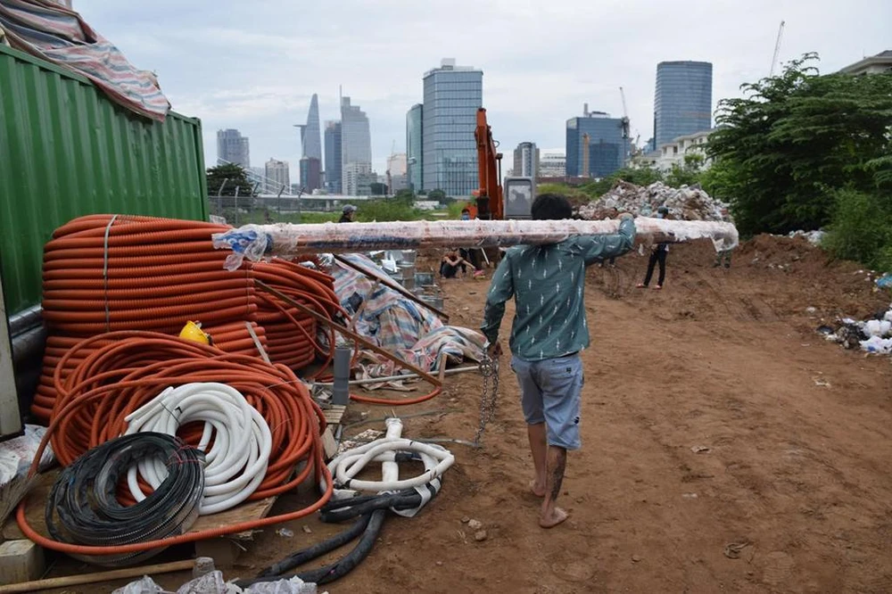 Nhóm này đã lấy đi số lượng lớn vật tư công trình, trị giá hơn 40 triệu đồng. Ảnh: CA