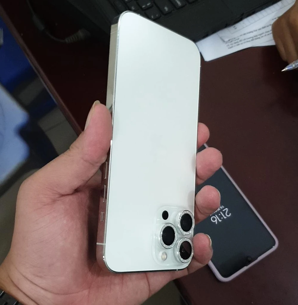 Chiếc điện thoại tang vật bị công an tạm giữ. Ảnh: HT Chiếc điện thoại tang vật bị công an tạm giữ. Ảnh: HT