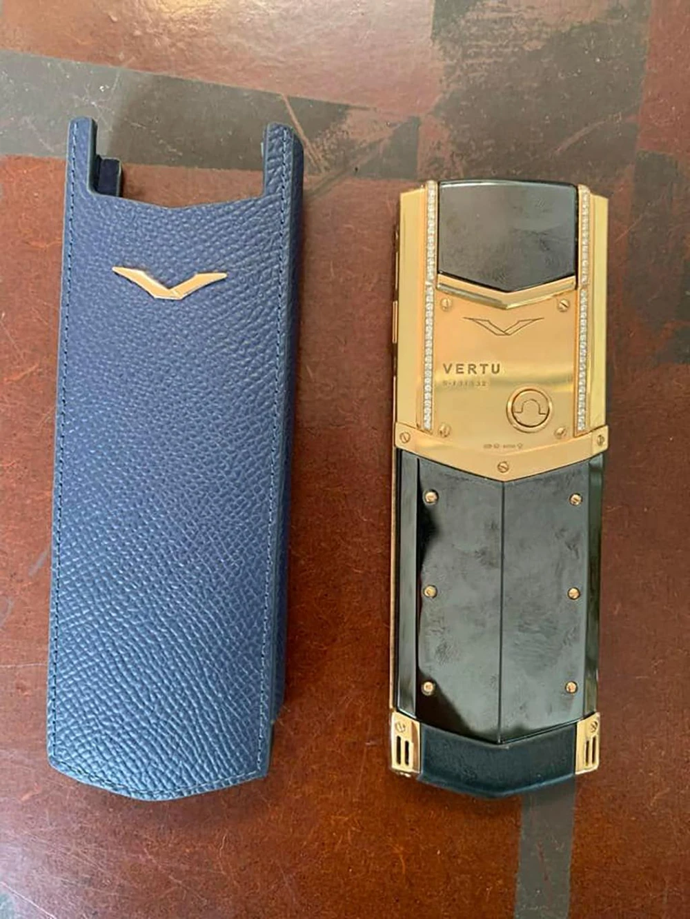 Chiếc điện thoại tang vật trong vụ án. Ảnh: CA