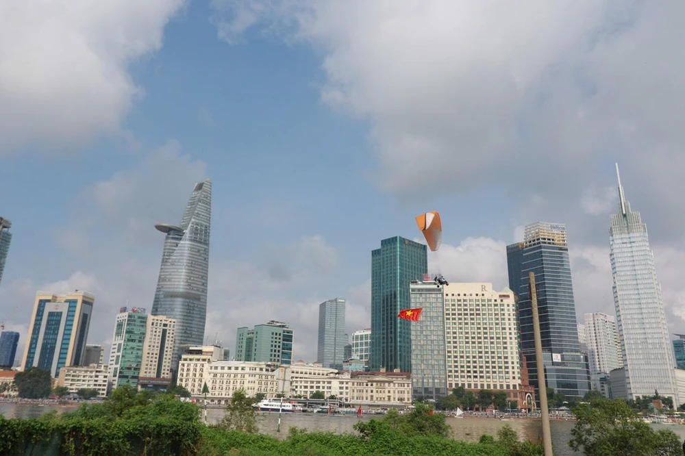 Dù TP.HCM không tổ chức bắn pháo hoa như mọi năm, tuy nhiên các hoạt động văn hóa, thể thao này đã thu hút và nhận được rất nhiều sự quan tâm, hưởng ứng của người dân. Ảnh: NT