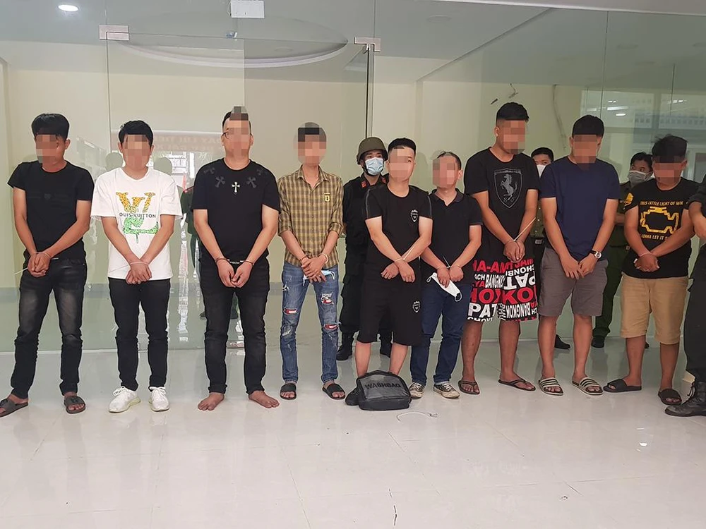 Ngoài ra, công an tạm giữ nhiều người liên quan để tiếp tục sàng lọc, làm rõ. Ảnh: CA