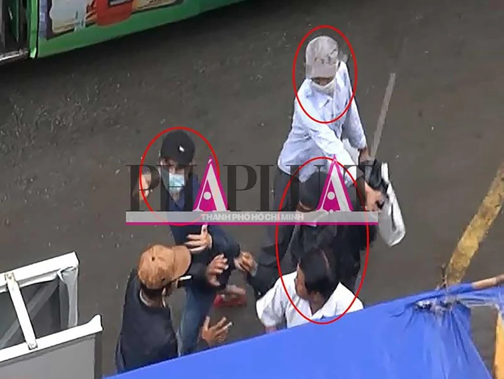 Trong các clip mà PV ghi nhận hồi năm 2019, ông Châu liên tục gây ra nhiều vụ móc túi, trường hợp bị phát hiện thì "liên thủ" với đồng bọn để đánh người nghĩa hiệp. Ảnh tư liệu